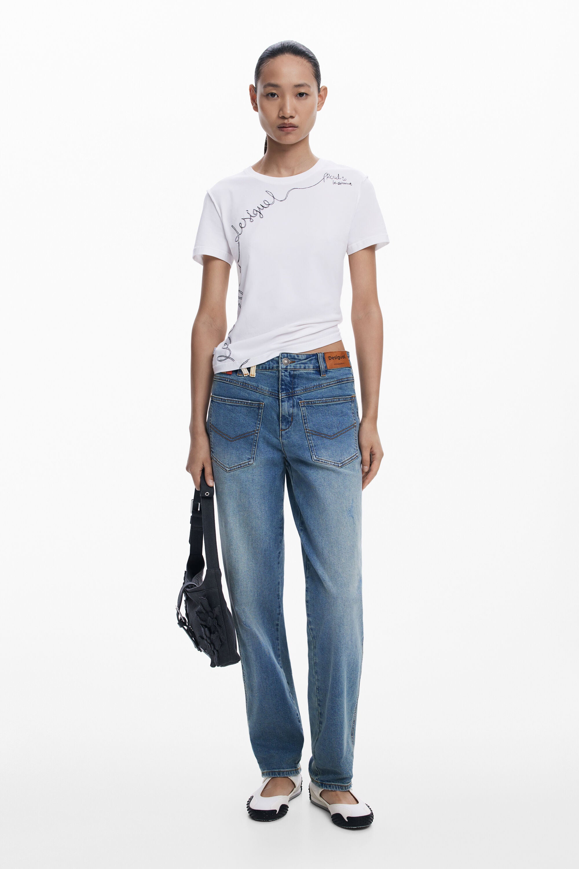 Desigual Tee Shirt Phrase Embroided  Contrasting Thread 081000 - White