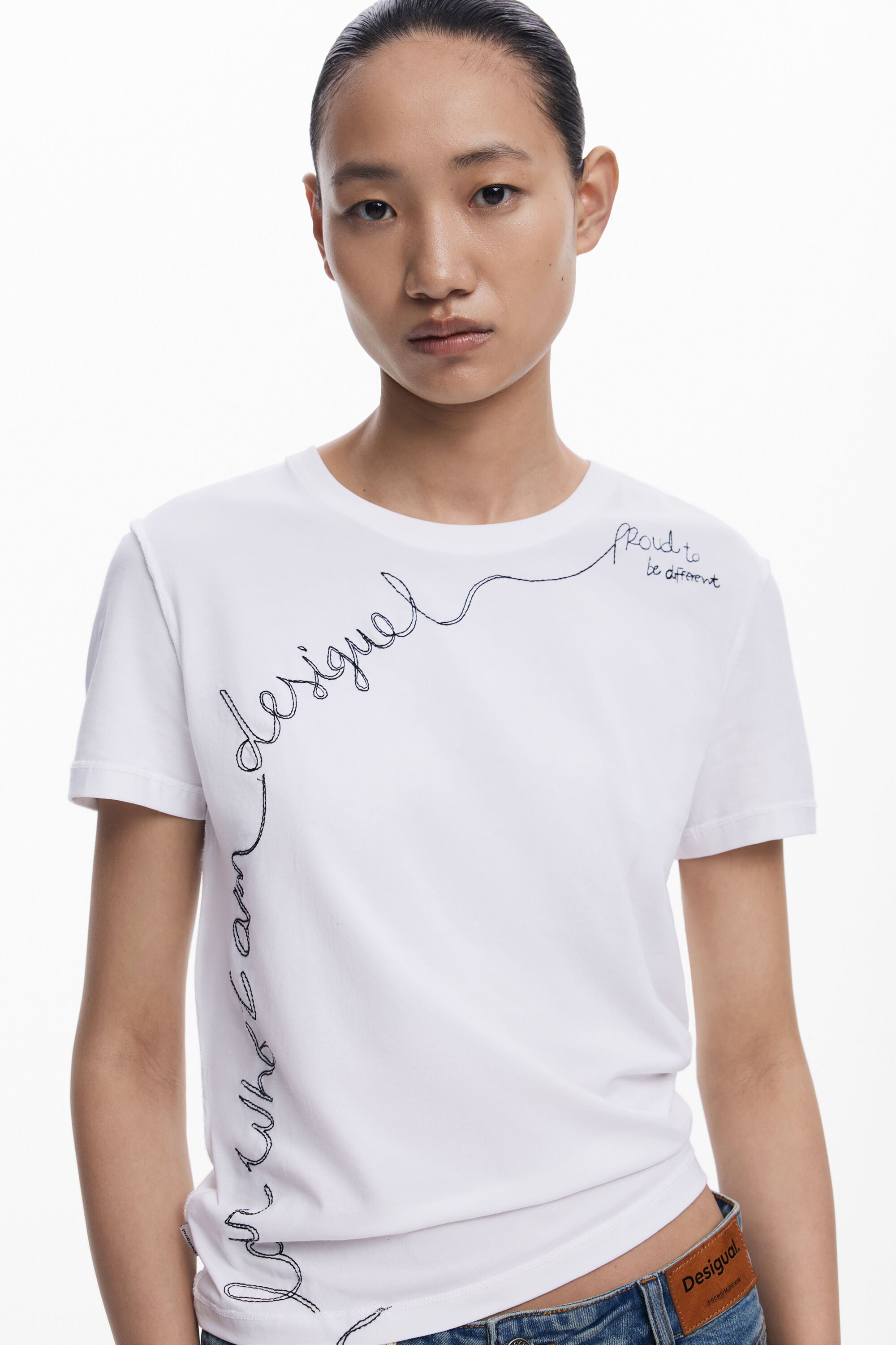 Desigual Tee Shirt Phrase Embroided  Contrasting Thread 081000 - White