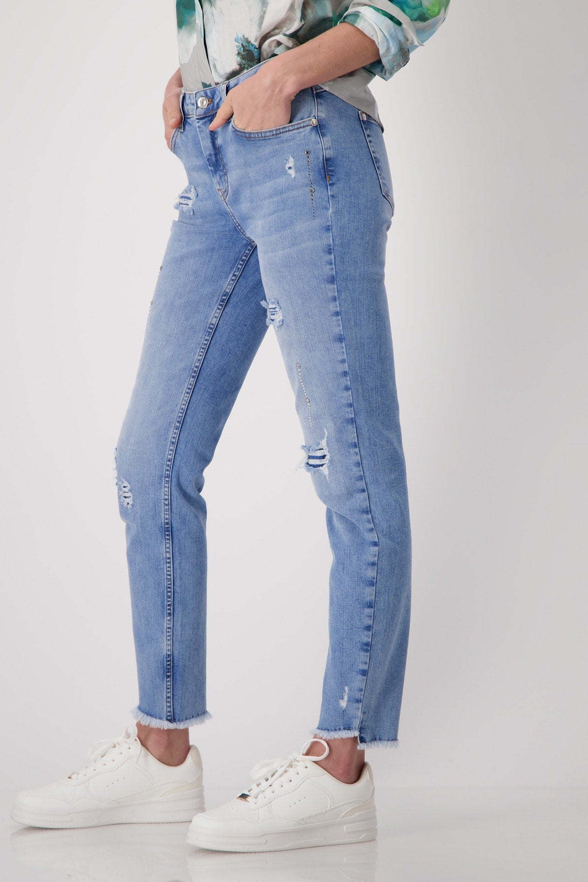 Monari Distressed Jeans - Washed Denim