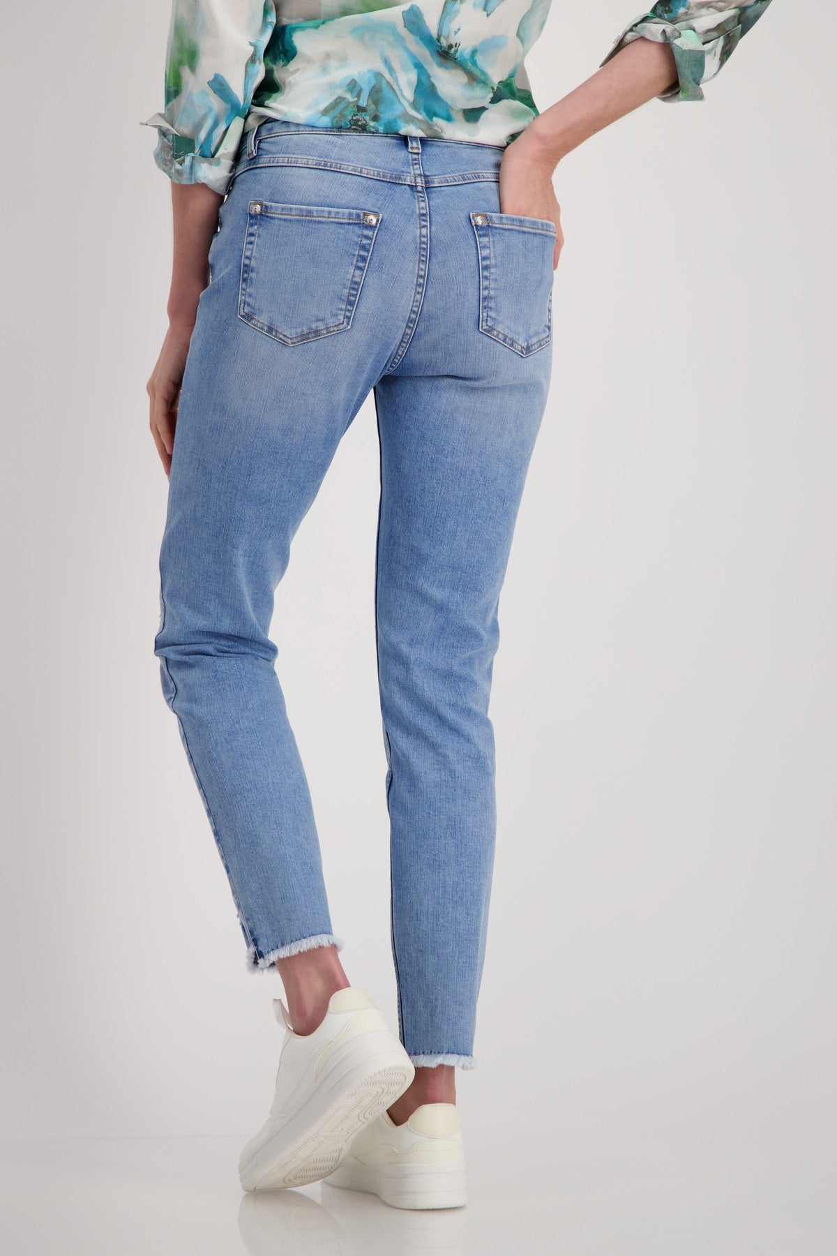 Monari Distressed Jeans - Washed Denim