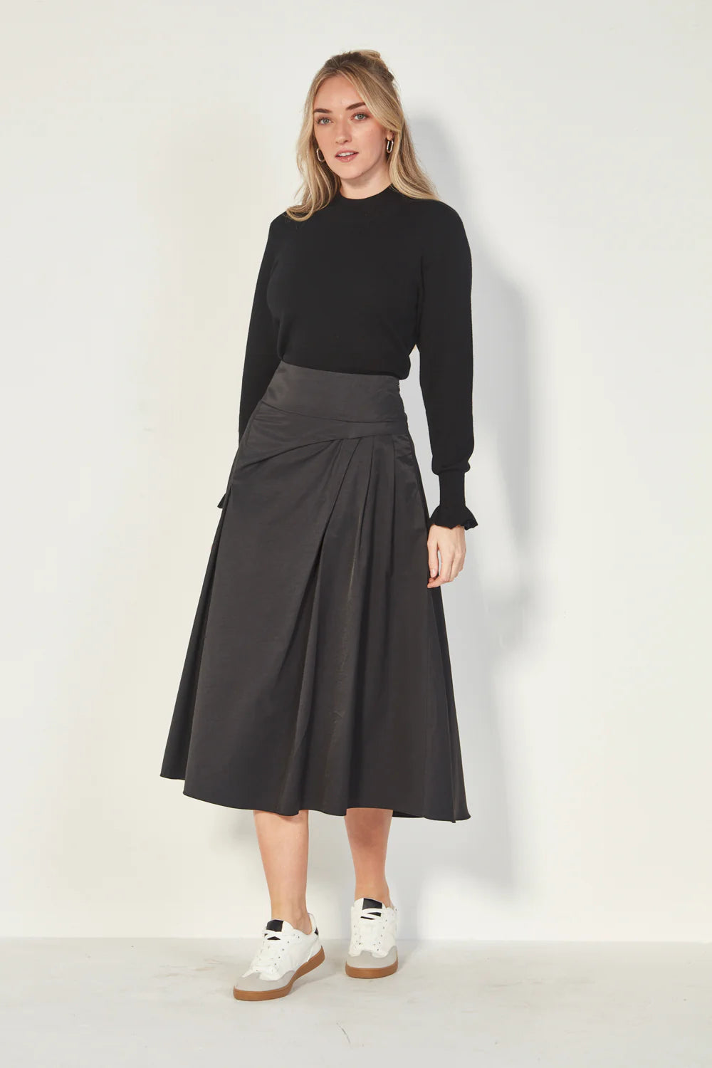 Verge Stroll Skirt - Black